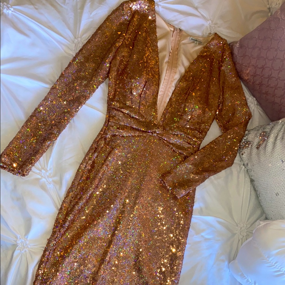 Rose gold sequin deep-V long sleeve mini body-con dress